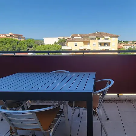 With Balcony Near The Appartement Fréjus