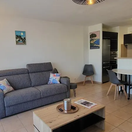 Appartement With Balcony Near The *